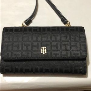 Tommy Hilfiger shoulder strap wallet bag
